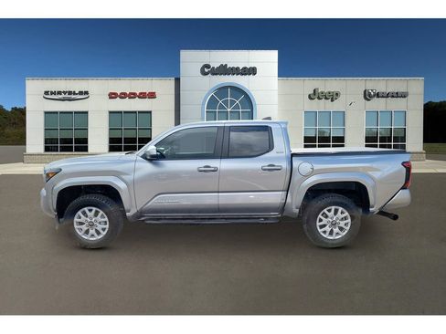 Used 2024 Toyota Tacoma SR5 w/ SR5 Upgrade Package AWD/4WD image 6