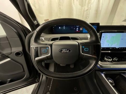Used 2025 Ford Expedition Platinum w/ Stealth Appearance Package AWD/4WD image 11