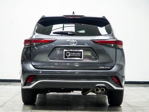 Used 2025 Toyota Highlander XSE AWD/4WD image 12
