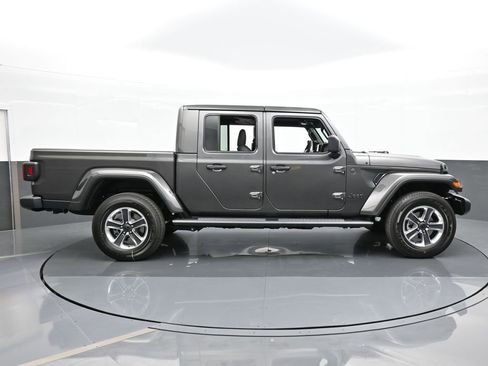 Used 2024 Jeep Gladiator Sport w/ Premium Package image 7