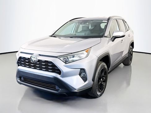 Used 2020 Toyota RAV4 XLE FWD image 4