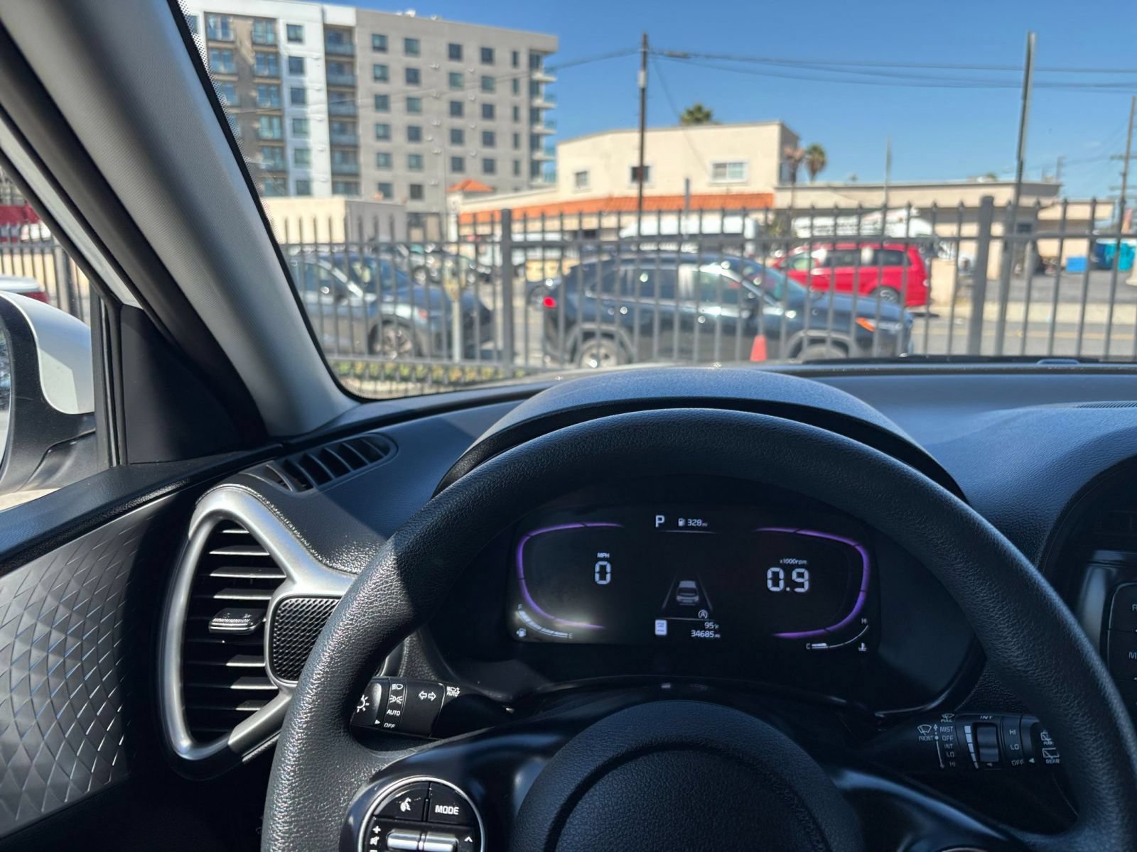 Used 2025 Kia Soul LX w/ LX Technology Package FWD image 33