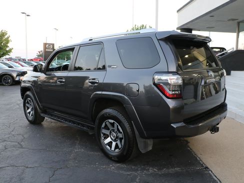 Used 2016 Toyota 4Runner SR5 AWD/4WD image 3