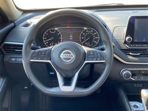 Used 2022 Nissan Altima 2.5 SV image 16