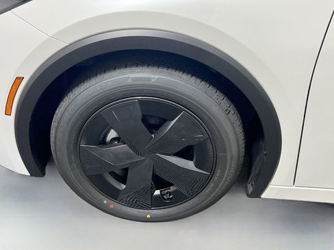 New 2026 Toyota Prius LE image 13