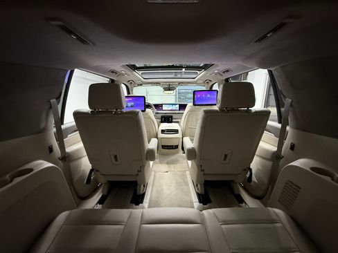 Used 2025 Cadillac Escalade ESV Sport Platinum image 42