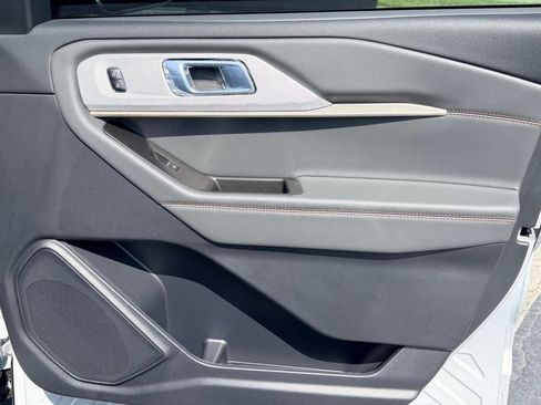 New 2026 Ford Explorer Active w/ Active Comfort Package RWD image 5