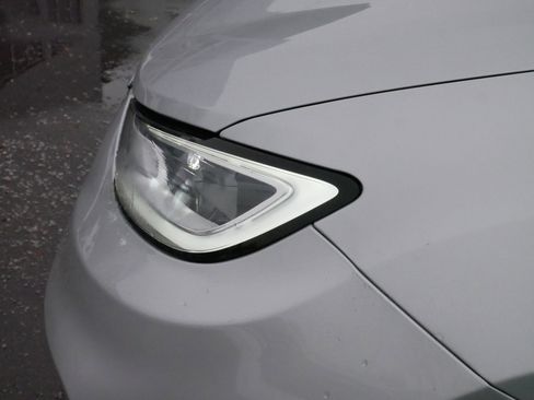 Used 2024 Chrysler Pacifica Touring-L image 16