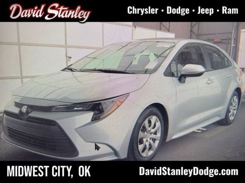 Used 2025 Toyota Corolla LE image 1