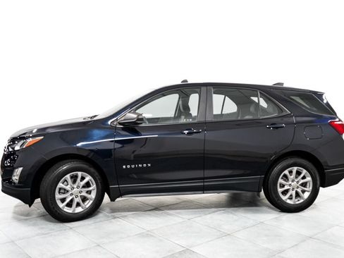 Used 2021 Chevrolet Equinox LS FWD image 4