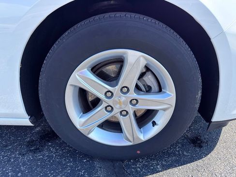 Used 2024 Chevrolet Malibu LS FWD image 16