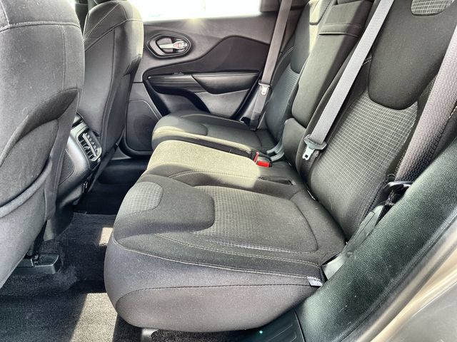 Used 2016 Jeep Cherokee Latitude w/ Cold Weather Group AWD/4WD image 24