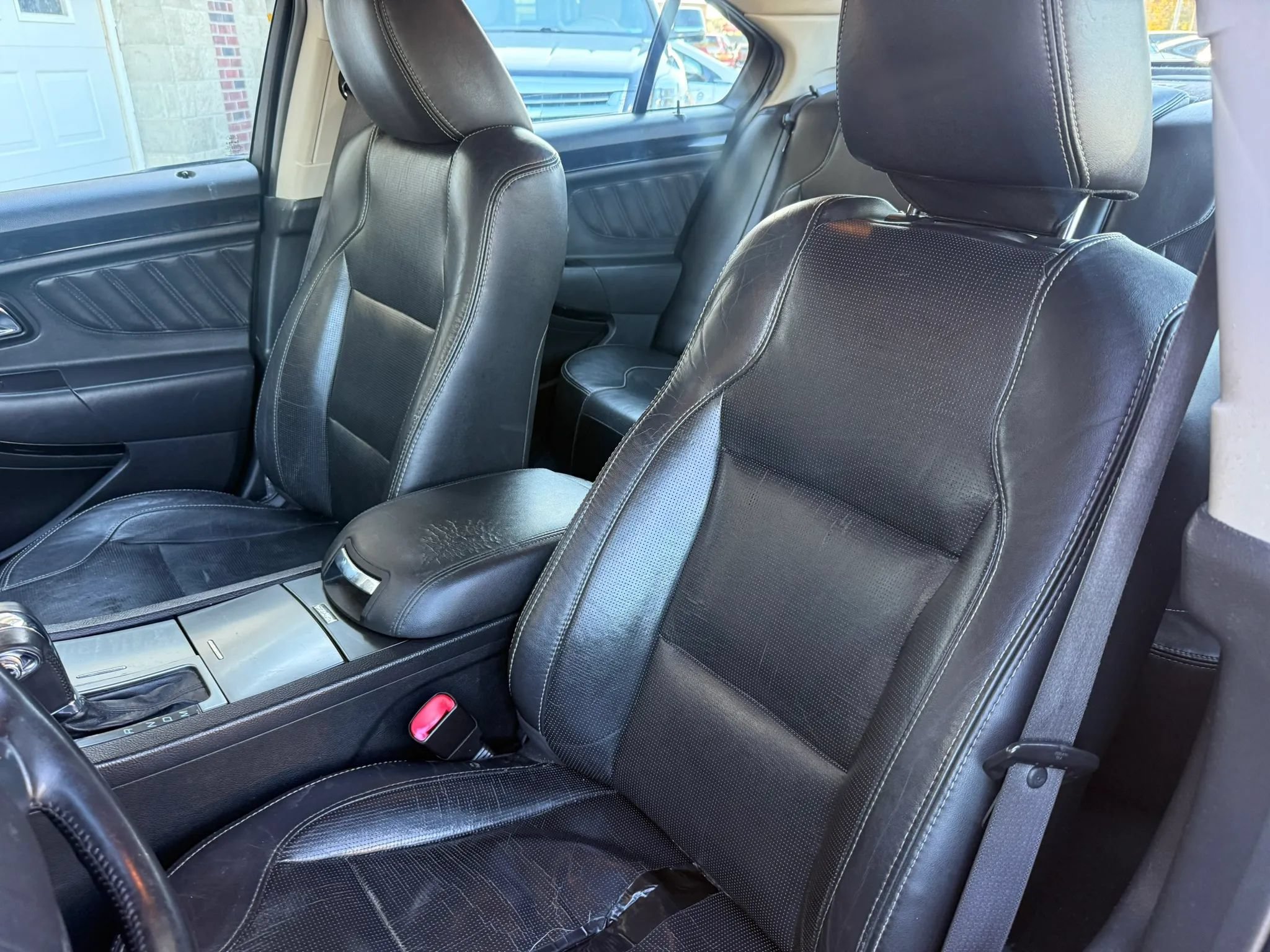 Used 2010 Ford Taurus Limited FWD image 16