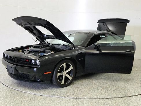 Used 2016 Dodge Challenger R/T RWD image 10