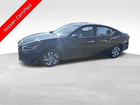 Used 2025 Nissan Altima 2.5 S image 2