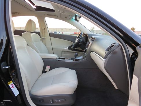 Used 2011 Lexus IS 250 4dr Sport Sdn RWD image 37