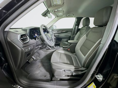 Used 2025 Chevrolet TrailBlazer LT FWD image 13