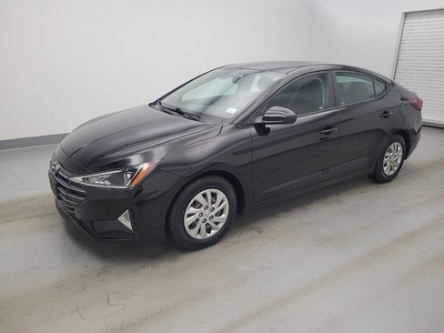 Used 2020 Hyundai Elantra SE w/ Cargo Package (C1) FWD image 2