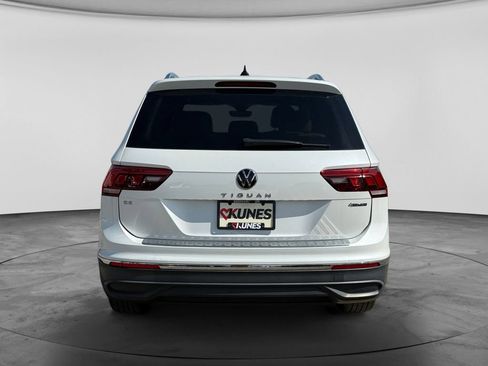 Used 2023 Volkswagen Tiguan SE w/ Panoramic Sunroof Package AWD/4WD image 9