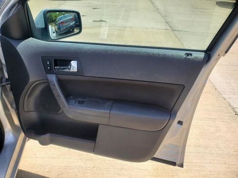 Used 2009 Ford Focus SES image 9