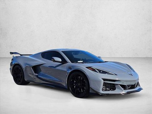 Used 2025 Chevrolet Corvette Z06 w/ Z07 Performance Package image 3