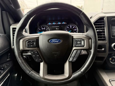 Used 2018 Ford Expedition XLT image 17