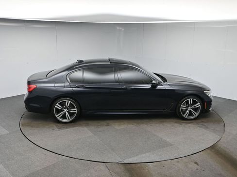 Used 2019 BMW 750i image 56