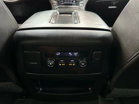 Used 2018 Chevrolet Suburban Premier image 19