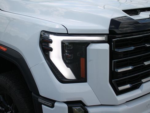 Used 2024 GMC Sierra 2500 AT4 AWD/4WD image 11