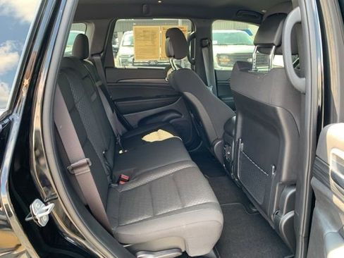 Used 2021 Jeep Grand Cherokee Laredo image 28