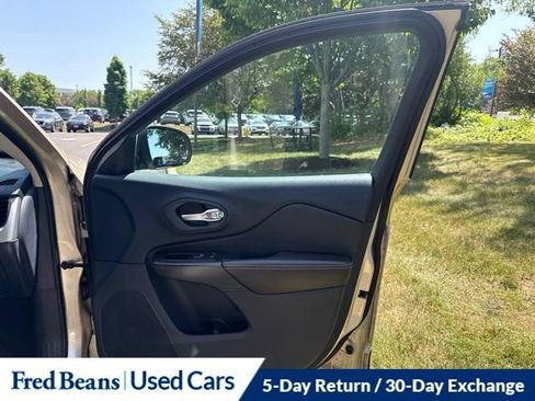 Used 2014 Jeep Cherokee Limited w/ Technology Group AWD/4WD image 21