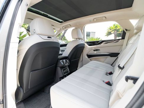 New 2026 Bentley Bentayga AWD/4WD image 17