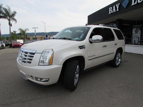 Used 2008 Cadillac Escalade AWD image 3
