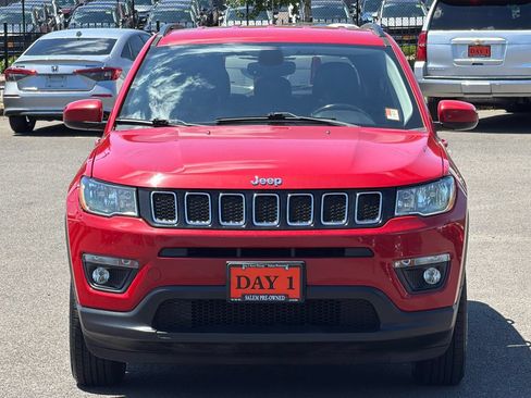 Used 2018 Jeep Compass Latitude w/ Popular Equipment Group AWD/4WD image 10