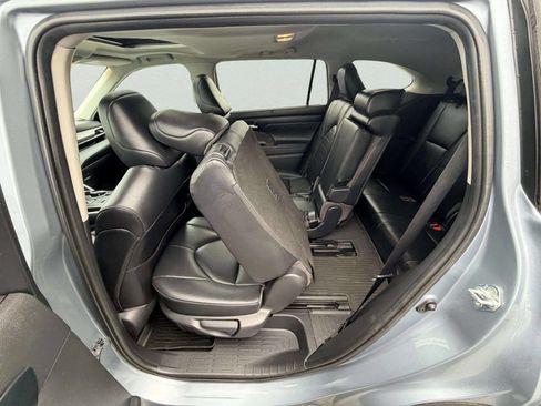 Used 2020 Toyota Highlander XLE FWD image 30