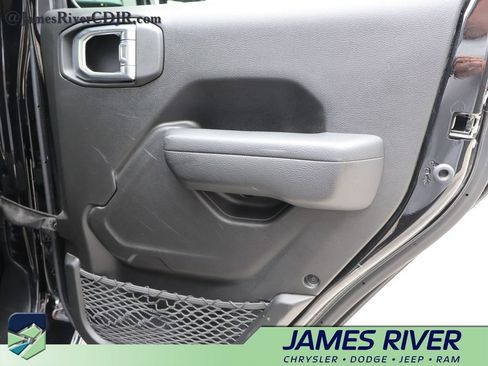Used 2024 Jeep Wrangler Unlimited AWD/4WD image 11