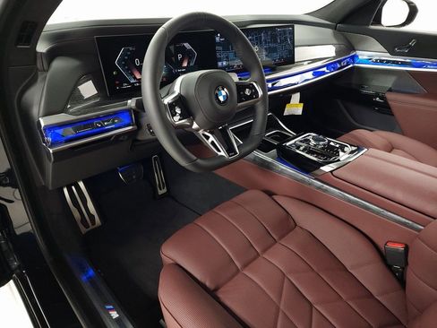 Used 2023 BMW 760i xDrive image 18