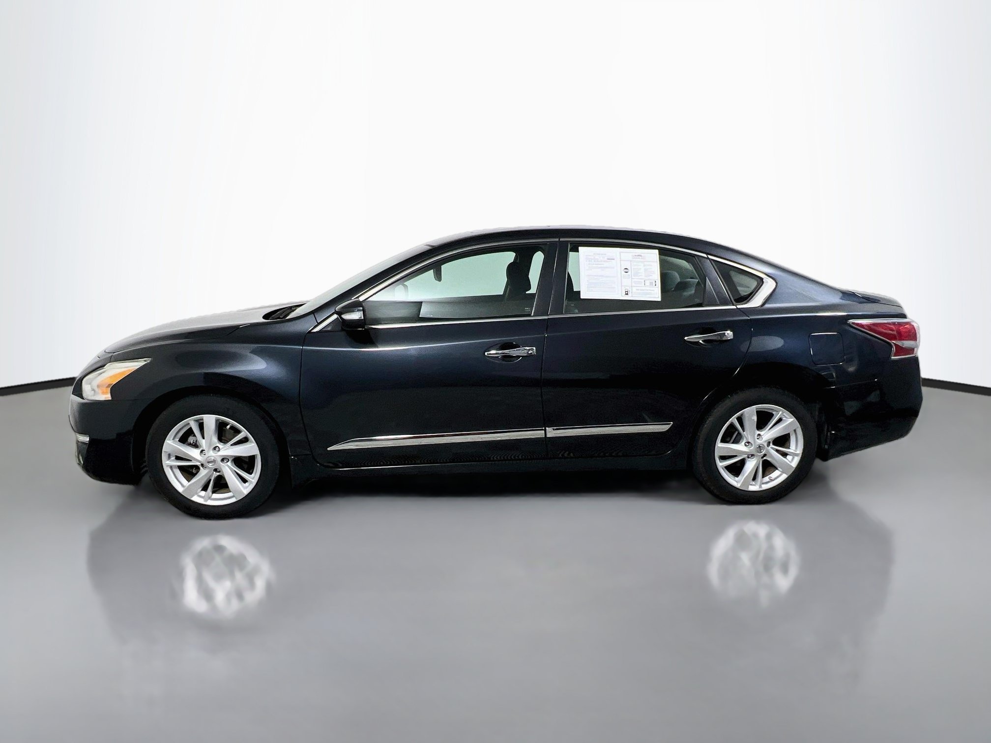 Used 2015 Nissan Altima 2.5 SV w/ Convenience Package FWD image 9