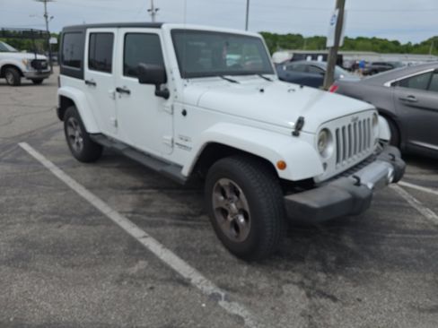 Used 2016 Jeep Wrangler Unlimited Sahara w/ Dual Top Group AWD/4WD image 4