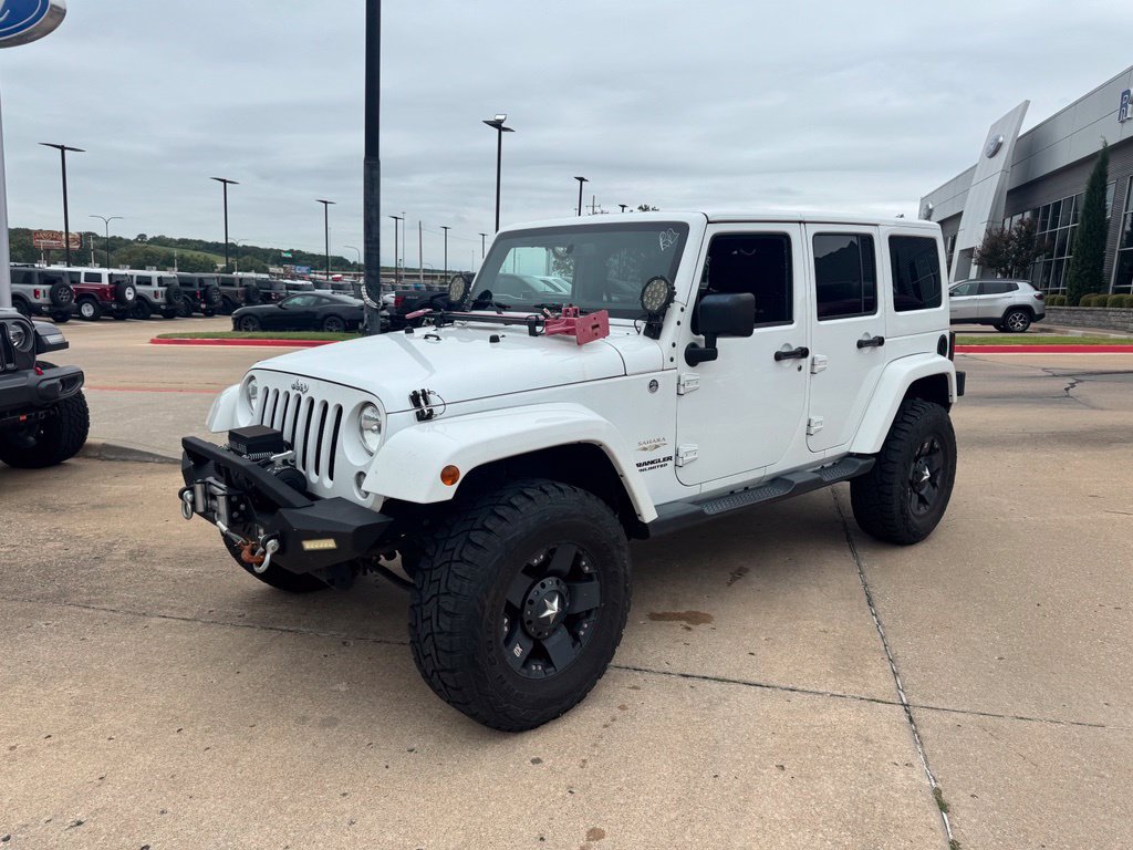 Used 2015 Jeep Wrangler Unlimited Sahara w/ Connectivity Group AWD/4WD image 9