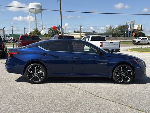 Used 2024 Nissan Altima 2.5 SR AWD/4WD image 25
