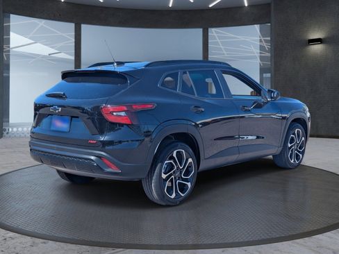 Used 2025 Chevrolet Trax RS w/ Driver Confidence Package image 6