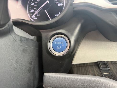 Used 2023 Toyota Sienna Limited image 16