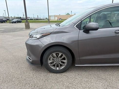 Certified 2023 Toyota Sienna XLE FWD image 10