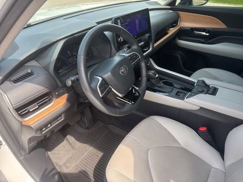 Used 2024 Toyota Grand Highlander AWD image 24