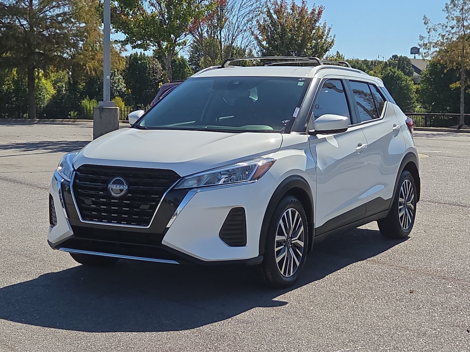 Used 2023 Nissan Kicks SV w/ Interior Electronics Package FWD image 2