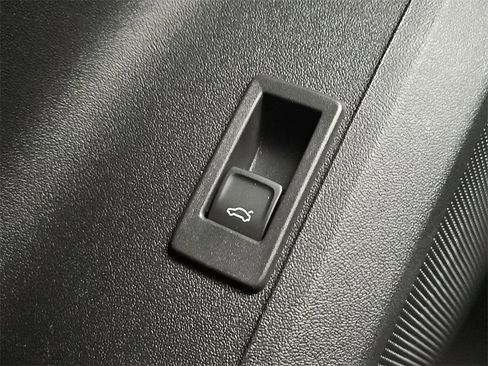 New 2025 Audi Q5 Premium Plus image 17