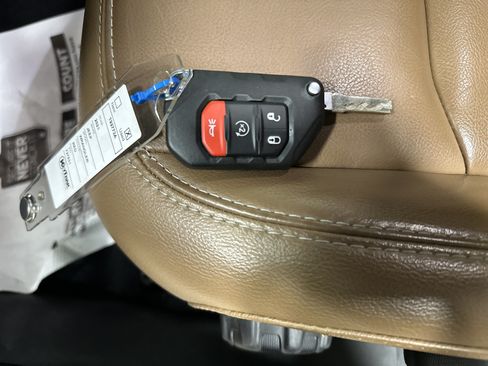 Used 2021 Jeep Wrangler Unlimited Rubicon AWD/4WD image 36