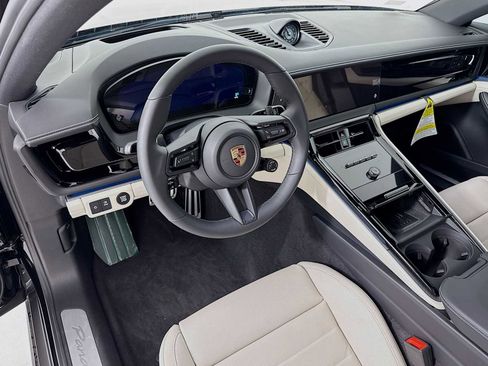 New 2025 Porsche Panamera 4 image 4