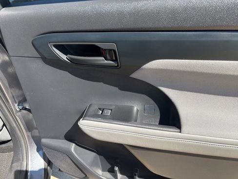 Used 2021 Toyota Highlander LE image 46